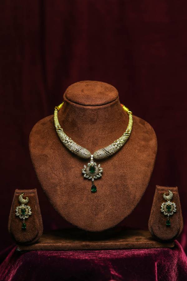Majestic Hasli Collar Necklace Set with Emerald Tear Drop Pendant And Earrings