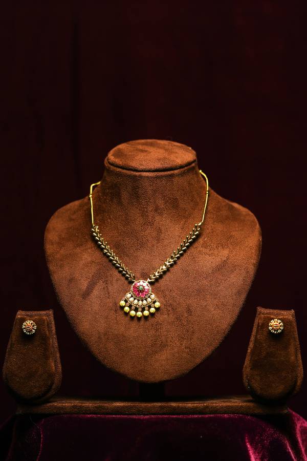 Antique Matte Gold Leaf-Chain Necklace Set with Floral Ruby Pendant