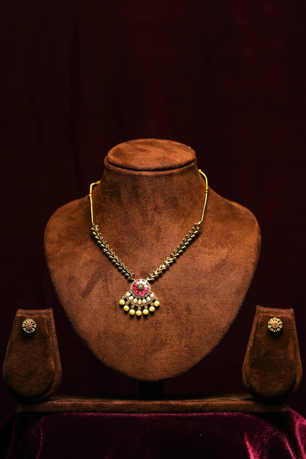 Antique Matte Gold Leaf-Chain Necklace Set with Floral Ruby Pendant