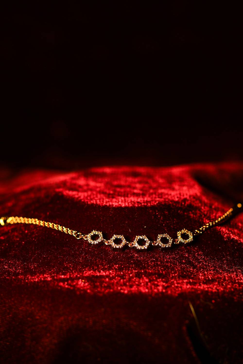 Interlocking Halo Stone Chain Bracelet