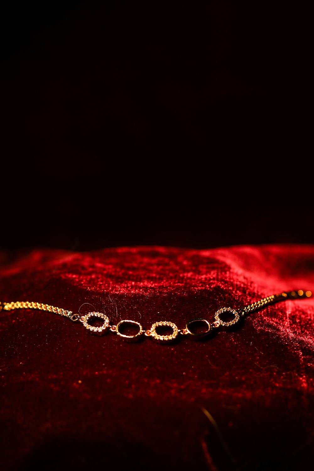 Alternating Pavé and Polished Interlocking Loop Bracelet