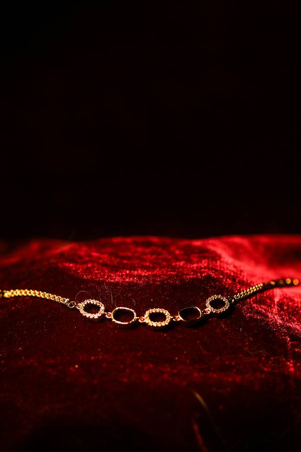 Alternating Pavé and Polished Interlocking Loop Bracelet